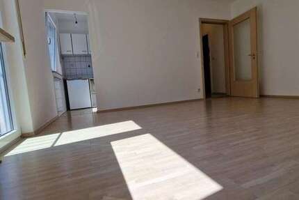 Wohnung zum Mieten in Augsburg 375 € 26.5 m²
