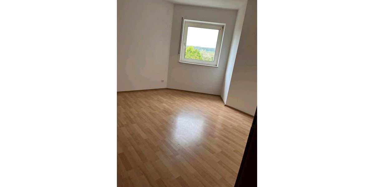 Etagenwohnung Erbach - 3 Zimmer, 80 m&sup2;, 1.100&euro; | Angebot:25275708