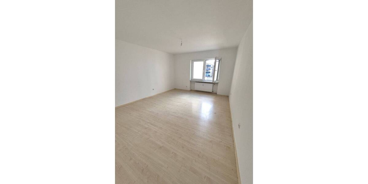 Etagenwohnung Saarbrücken St Johann - 3 Zimmer, 90 m&sup2;, 900&euro; | Angebot:26804247