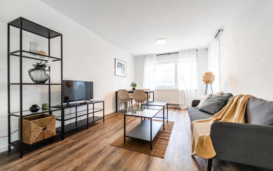 4-Zimmerwohnung mit TV, Wlan, Küche, DuscheWc, Einzelbetten, Waschmaschine, Trockner und Balkon