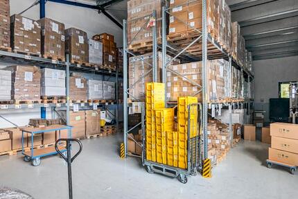 Lagerhalle mit modernen Büroflächen in Gewerbeeinheit | Ebenerdig | Stellplätze zimmer