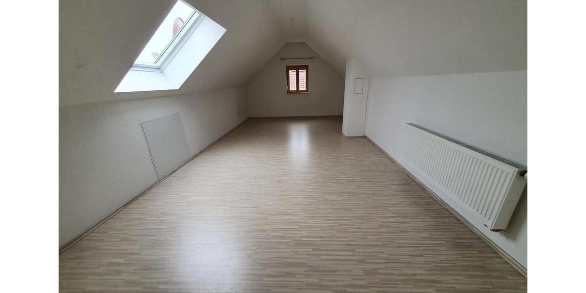Dachgeschoßwohnung Hilpoltstein - 4 Zimmer, 170 m&sup2;, 1.200&euro; | Angebot:26425712