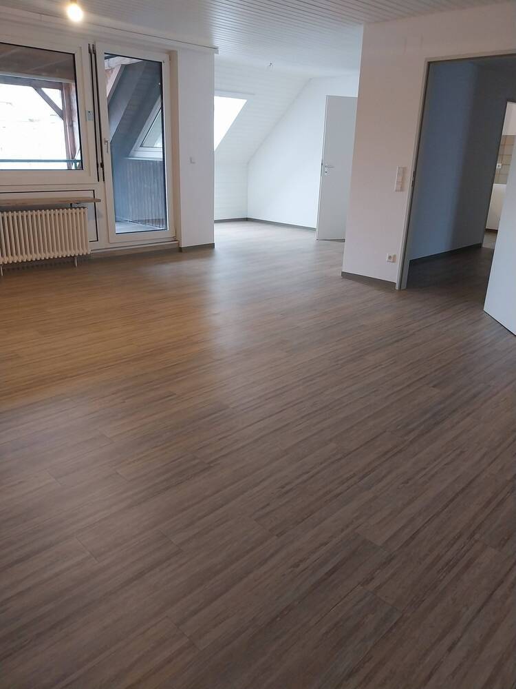 große Dachgeschoßwohnung mit Ausblick