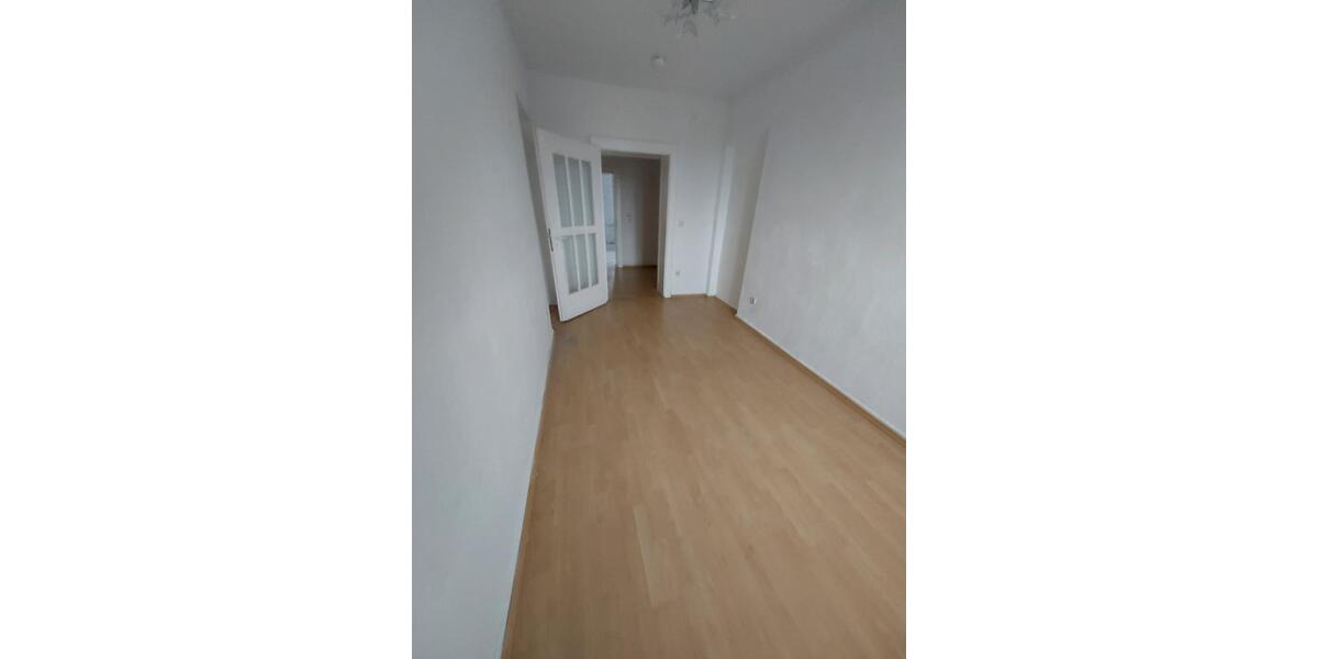 Helle 5 Zimmer DG Wohnung mit Dusche & Badewanne 5 zimmer