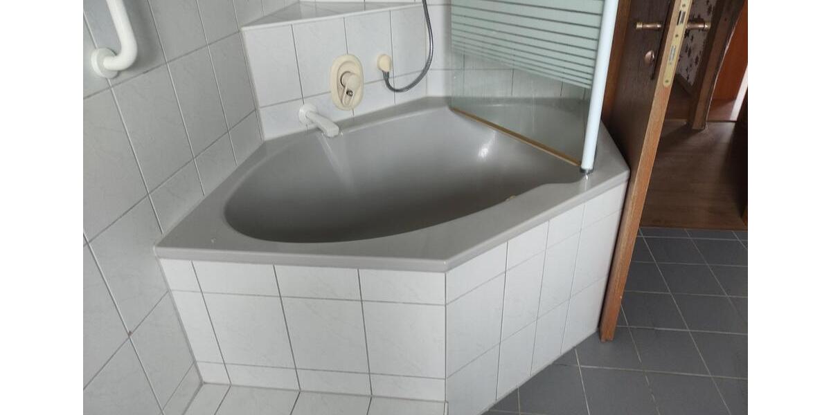 4 Zimmer Wohnung,~90 qm, Küche, Balkon, Stellplatz, Garten, Wanne 4 zimmer