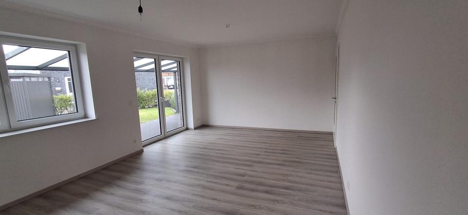 Bungalow Zetel - 3 Zimmer, 100 m&sup2;, 995&euro; | Angebot:25049152