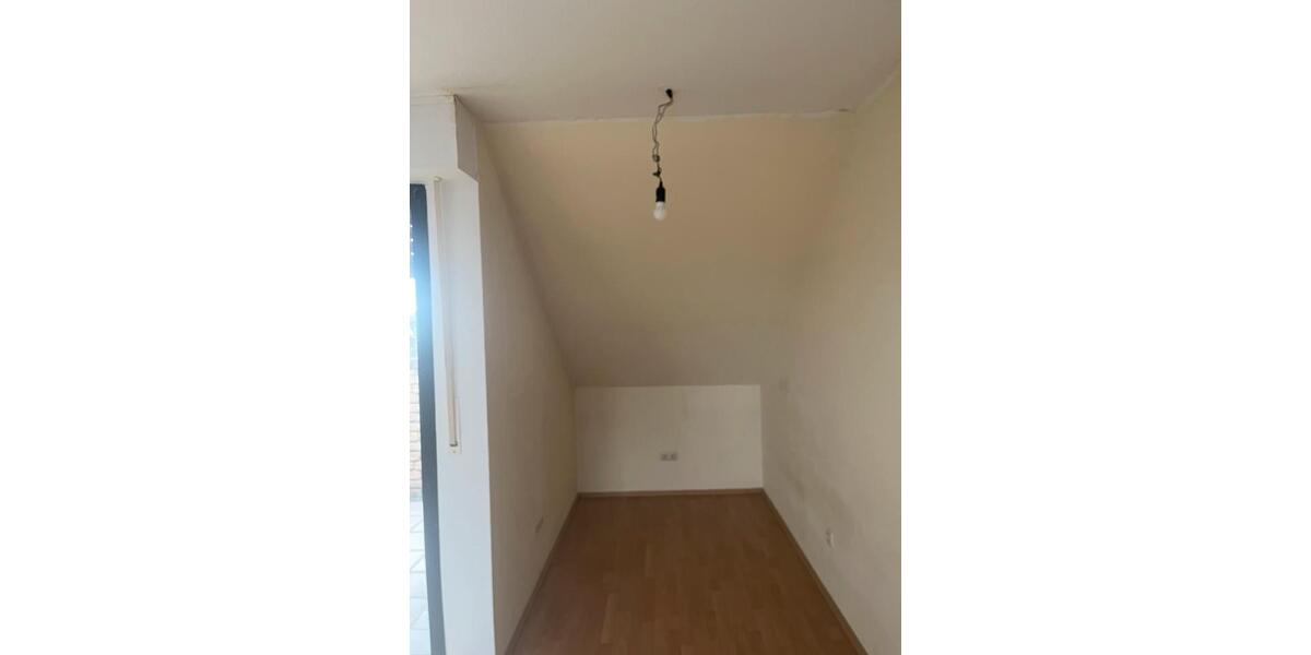 Dachgeschoßwohnung Pulheim - 2 Zimmer, 80 m&sup2;, 1.000&euro; | Angebot:24552234
