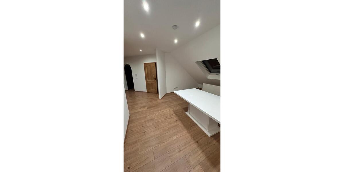 Helle 2-Zimmer-DG-Wohnung mit Dachterrasse & Kamin 2 zimmer