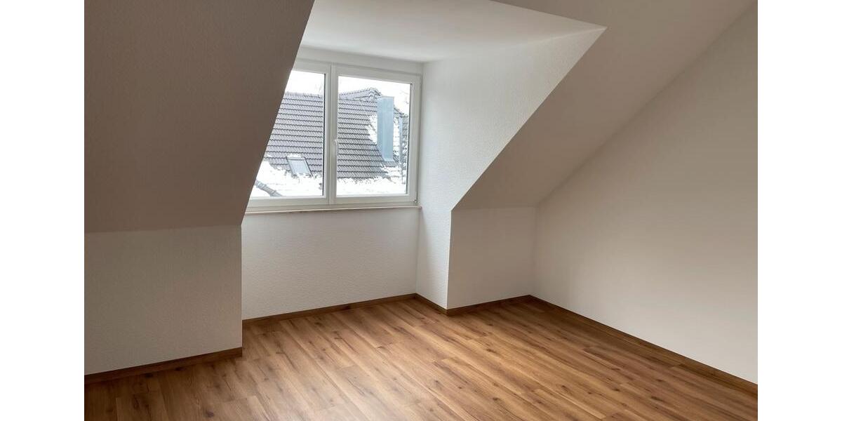 Dachgeschoßwohnung Geratal Geraberg - 2.5 Zimmer, 75 m&sup2;, 643&euro; | Angebot:25980858