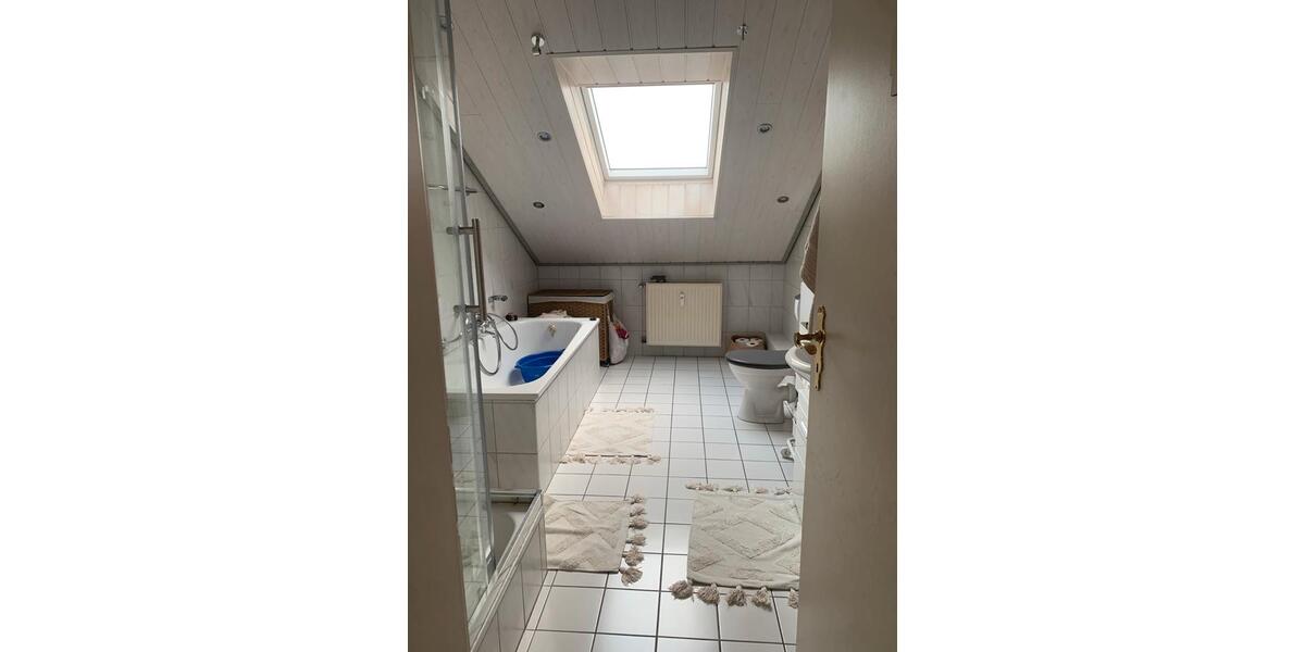 Dachgeschoßwohnung Lage - 3 Zimmer, 72 m&sup2;, 977&euro; | Angebot:24646958