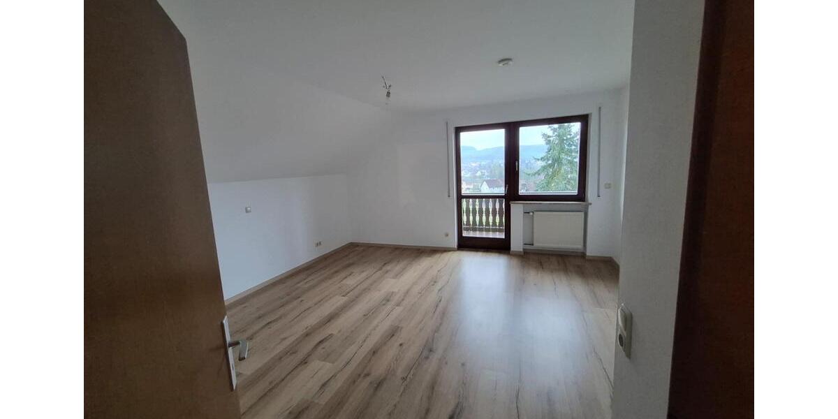 Dachgeschoßwohnung Oberviechtach - 5 Zimmer, 125 m&sup2;, 1.000&euro; | Angebot:26613613