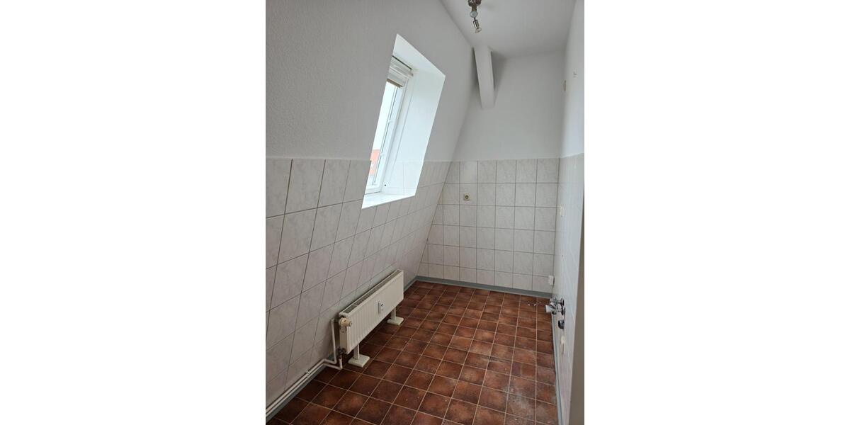 Dachgeschoßwohnung Dessau-Roßlau Roßlau - 2 Zimmer, 42 m&sup2;, 330&euro; | Angebot:26544739