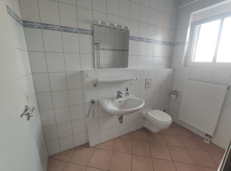 2 Zi. Wohnung mit LOGGIA und BALKON in Höchstadt SÜD