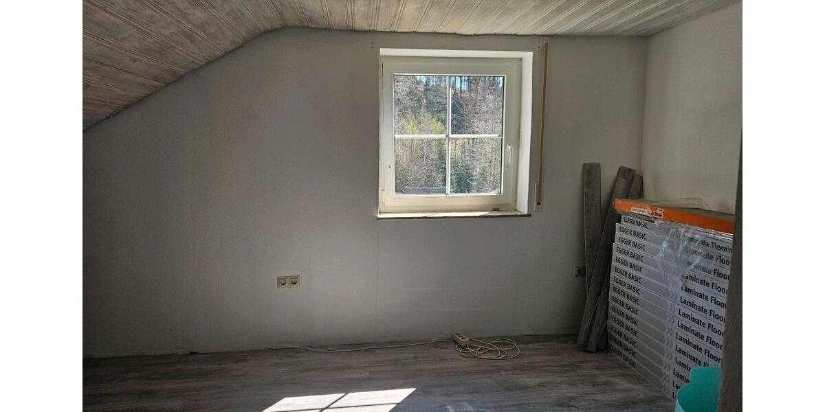 Dachgeschoßwohnung Kirchhaslach Greimeltshofen - 3 Zimmer, 85 m&sup2;, 655&euro; | Angebot:26625190