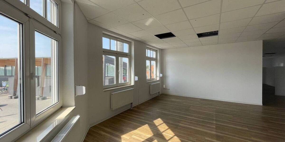 Gewerbeobjekt Dessau-Roßlau Roßlau - 1 Zimmer, 260 m&sup2;, 1.857&euro; | Angebot:26080613