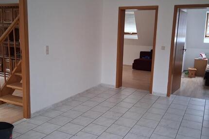 Schöne 4 Zimmer DG-Wohnung zur Miete zimmer