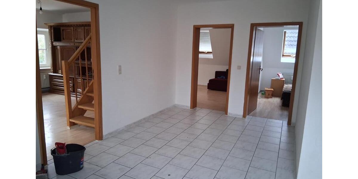 Schöne 4 Zimmer DG-Wohnung zur Miete zimmer