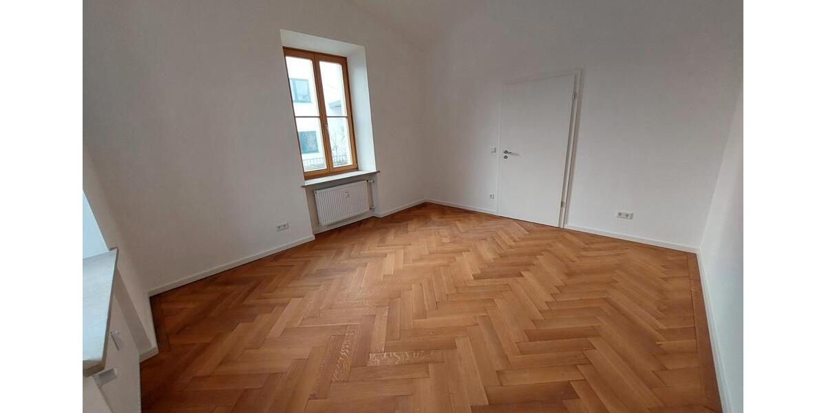 Erdgeschoßwohnung Straubing - 4 Zimmer, 137 m&sup2;, 1.050&euro; | Angebot:26007881