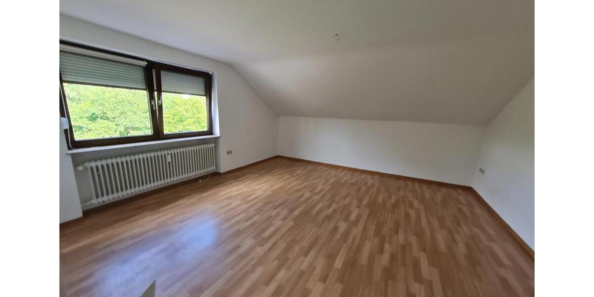 Dachgeschoßwohnung Bad Neustadt an der Saale - 3 Zimmer, 82 m&sup2;, 620&euro; | Angebot:26619013