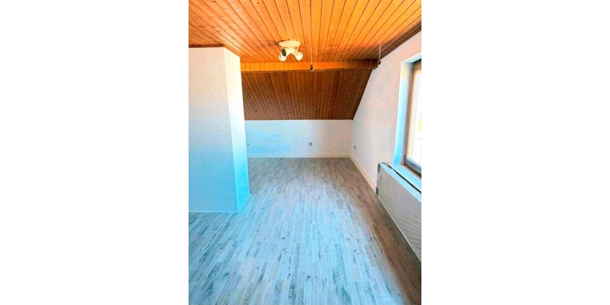 Dachgeschoßwohnung Borken (Hessen) - 3 Zimmer, 108 m&sup2;, 860&euro; | Angebot:26552811