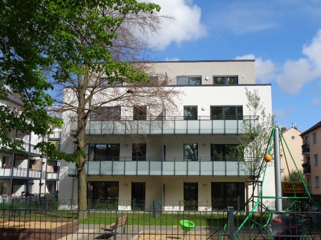 Schöne Neubau-Erdgeschoßwohnung mit eigenem Garten und großer Terrasse!
