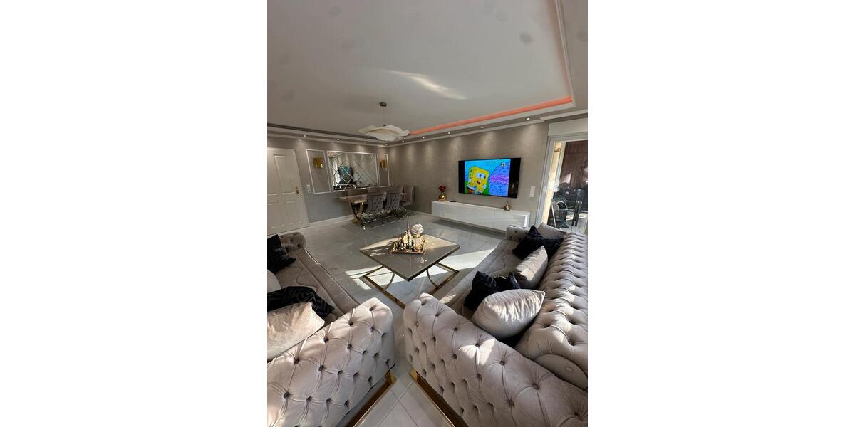 4-Zimmer-Wohnung – modern, kernsaniert, Balkon & PKW-Stellplatz 4 zimmer