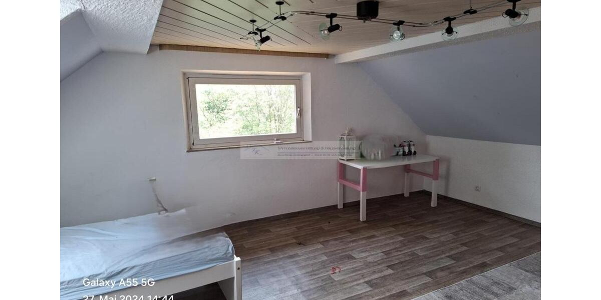 Einfamilienhaus Schirnding - 7 Zimmer, 220 m&sup2;, 1.300&euro; | Angebot:26544388