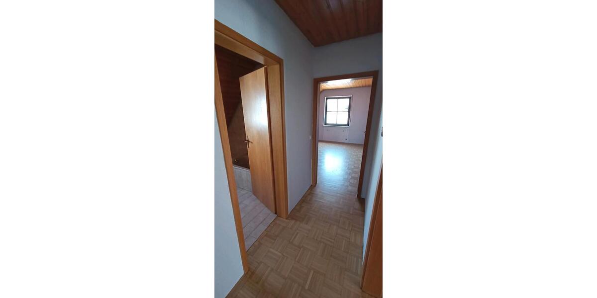 Dachgeschoßwohnung Weikersheim - 3 Zimmer, 67 m&sup2;, 500&euro; | Angebot:26699163