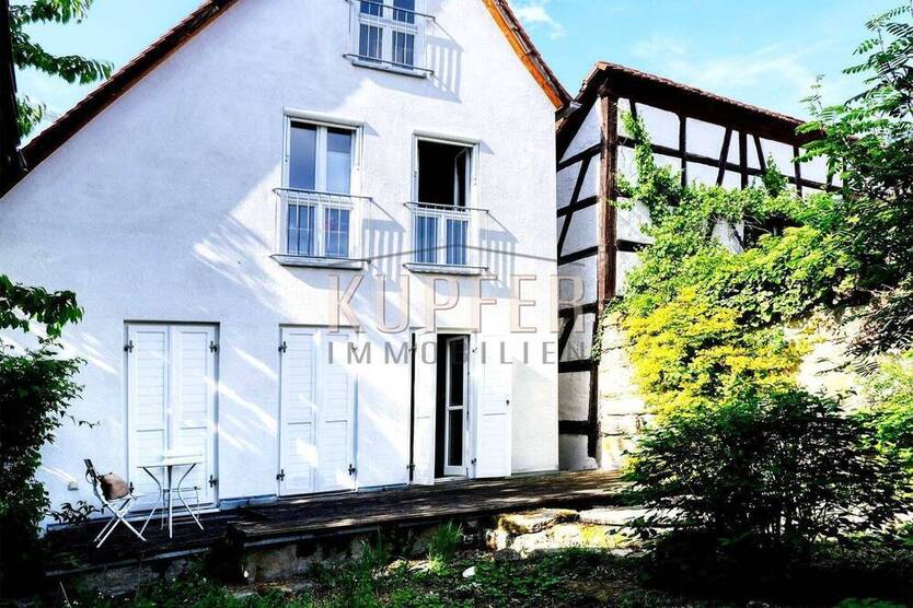 Repräsentative Büro-Praxisfläche mit Terrasse und Garten!