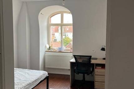 Schönes, möbliertes Doppelzimmer in charmanter Altbauwohnung - LB zimmer