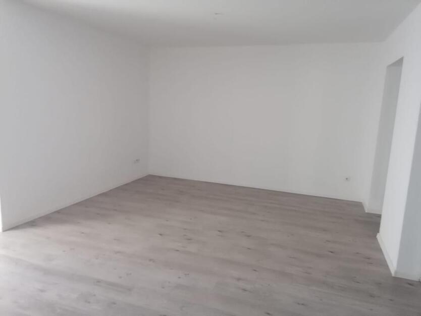 Moderne 5-Zimmer-Doppelhaushälfte mit Garten zu vermieten