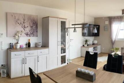 Schöne kleine 3- Zimmer-Wohnung mit Balkon und schöner Aussicht