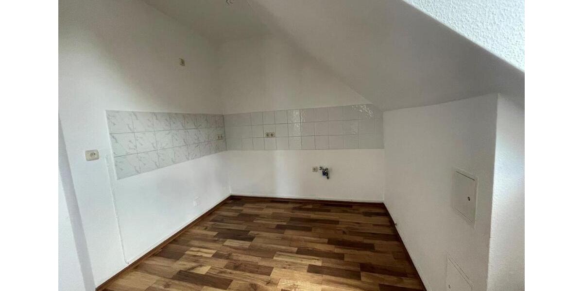 Dachgeschoßwohnung Glauchau - 3 Zimmer, 78 m&sup2;, 428&euro; | Angebot:24746842