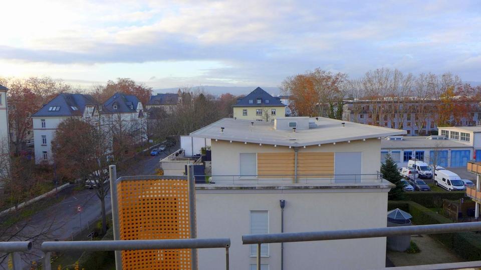 LIVE ON THE TOP FLOOR! Stylish 98 m² penthouse with terrace and underground parking 3 zimmer
