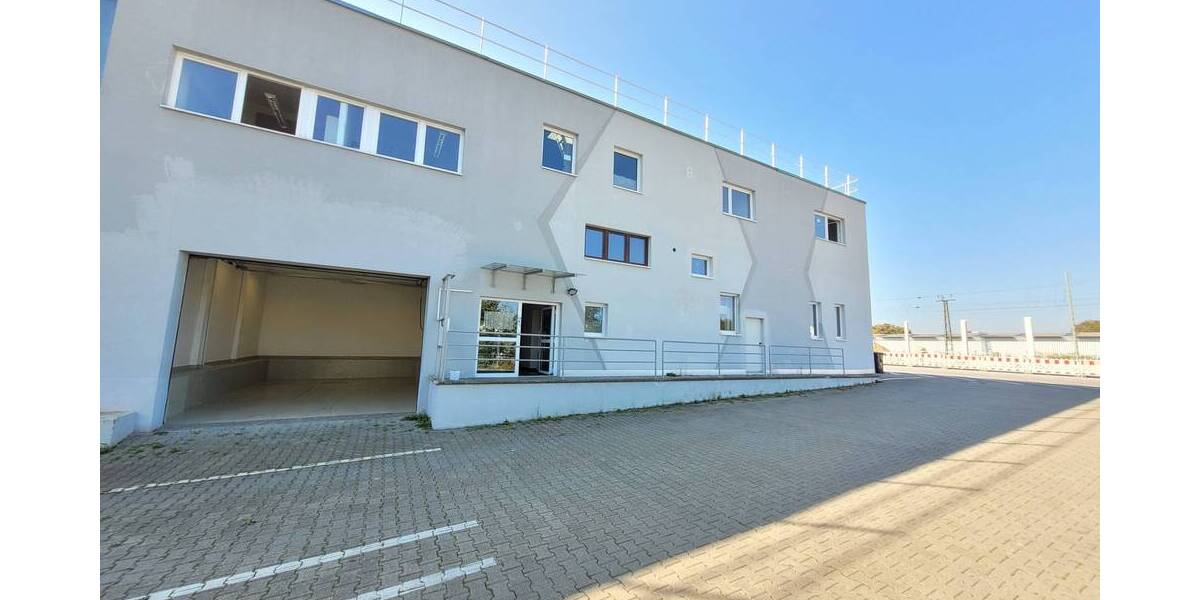 Gewerbehalle_Studio_Werkstatt mit Rolltor und Büro am Bahnhof Müllheim 2 zimmer