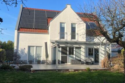 Haus Nienburg (Weser) - 7 Zimmer, 210 m&sup2;, 2.500&euro; | Angebot:25809946