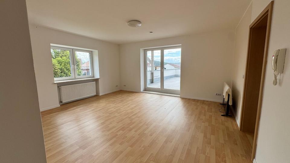 Hochparterre Berching - 3 Zimmer, 115 m&sup2;, 930&euro; | Angebot:26523225