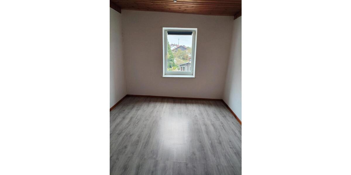 Etagenwohnung Hengersberg - 5 Zimmer, 140 m&sup2;, 550&euro; | Angebot:25918895