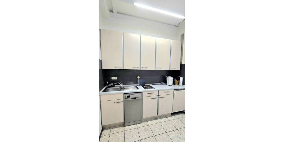 Großzügige und lichtdurchflutete Büroräume, mit sonniger Terrasse 3 zimmer