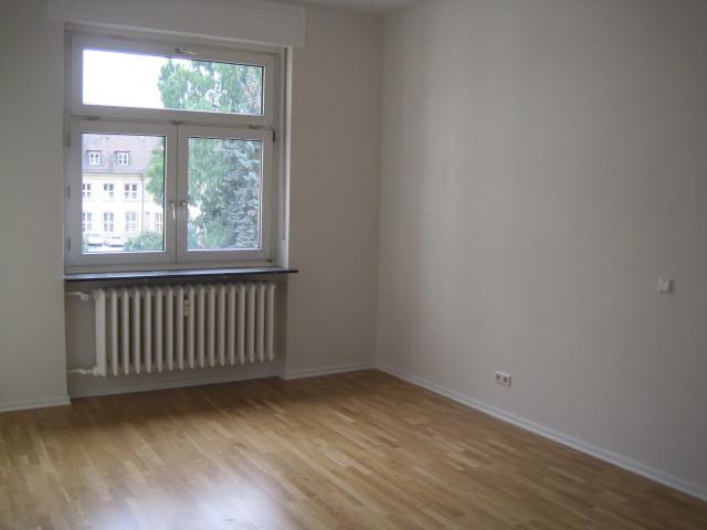 Etagenwohnung Bruchsal - 5 Zimmer, 140 m&sup2;, 1.233&euro; | Angebot:25881292