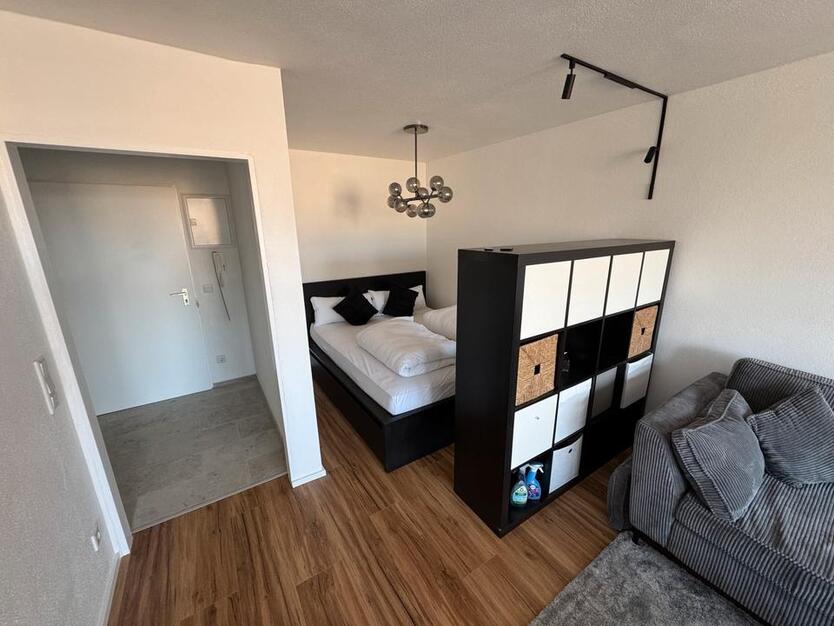 Luxuriöse Sanierte Mobilierte ca 40qm Wohnung 5 min bis Zentrum