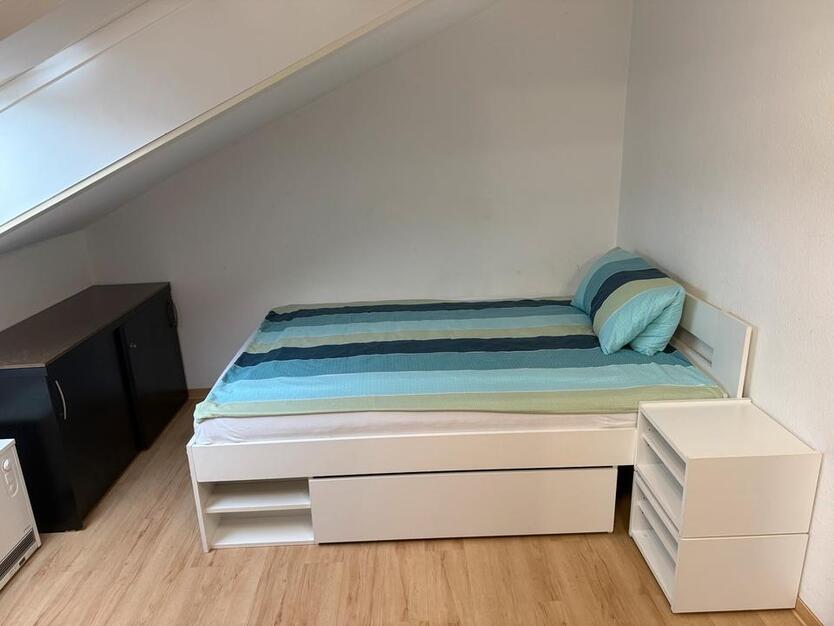 Zentrales möbliertes Zimmer *Kurzzeitmiete möglich*