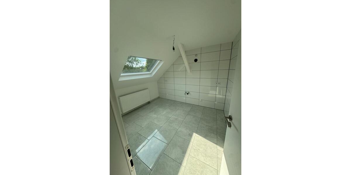 Dachgeschoßwohnung Kreuztal - 5.5 Zimmer, 75 m&sup2;, 700&euro; | Angebot:25721902