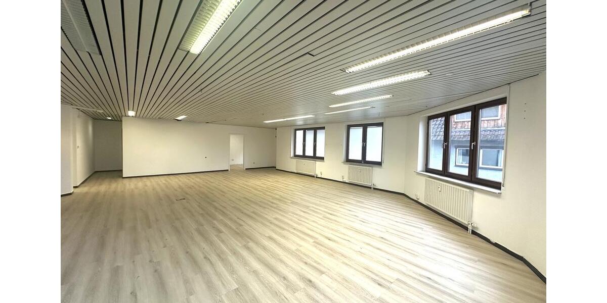 Sichtbar. Zentral. Flexibel. - Helle Gewerbefläche in beliebter Backnanger Lage! zimmer