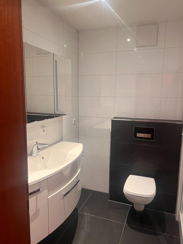 Schöne in Erlangen zentr.-gelegene teilmöblierte 2-Zi-Whg, 65 m2 zimmer