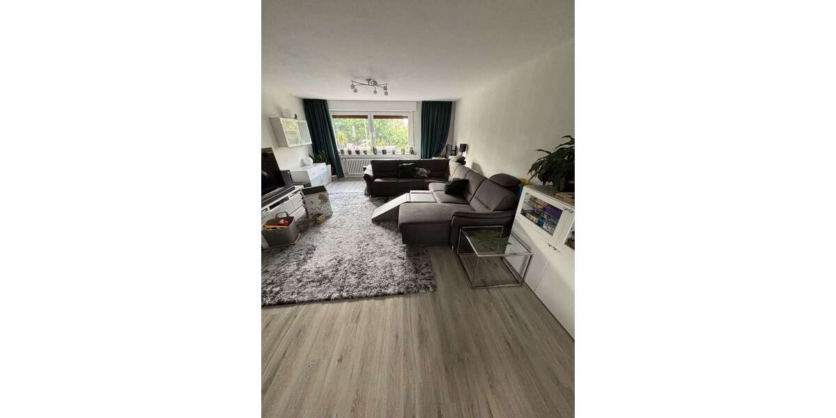 Etagenwohnung Duisburg Mittelmeiderich - 4 Zimmer, 126 m&sup2;, 950&euro; | Angebot:26588990