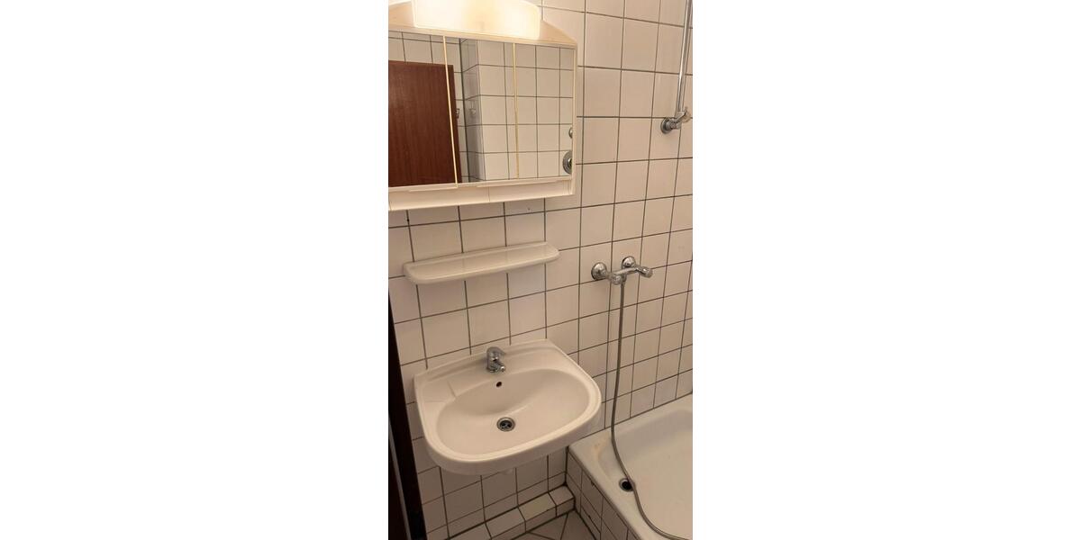 Etagenwohnung Wedel - 1 Zimmer, 14 m&sup2;, 400&euro; | Angebot:26471126