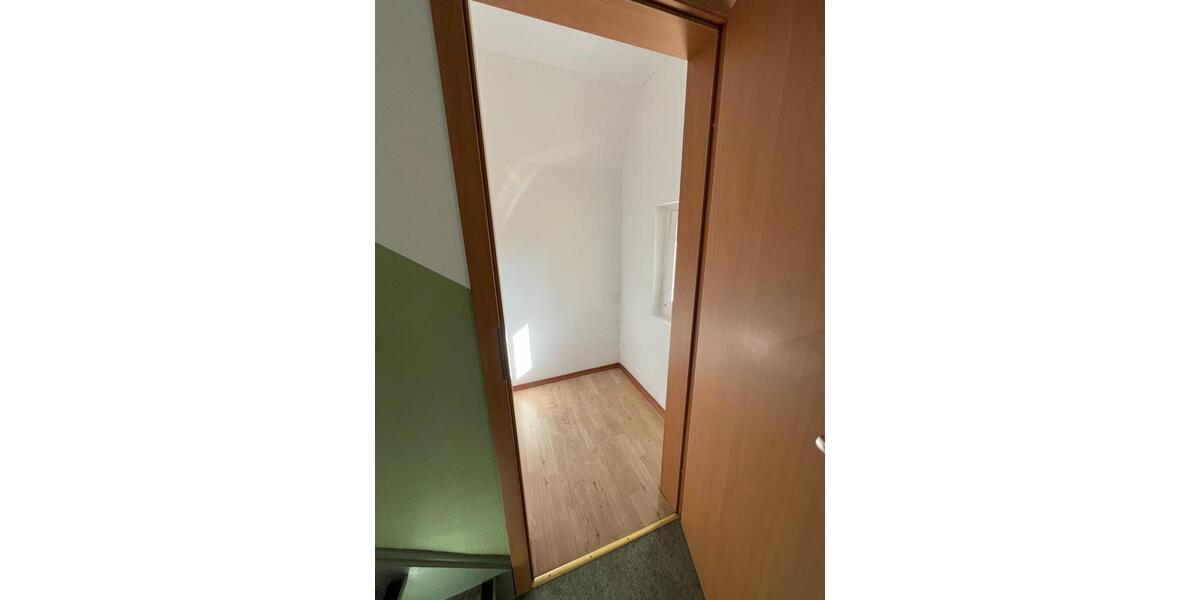 Dachgeschoßwohnung Altenburg - 3 Zimmer, 62 m&sup2;, 460&euro; | Angebot:25305748