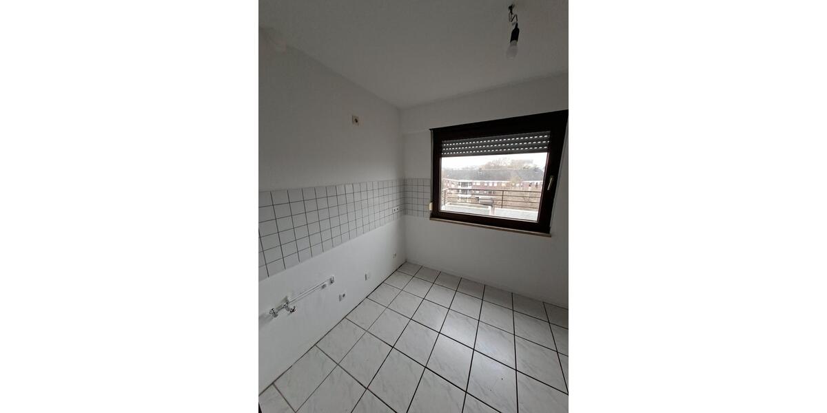 Frisch renovierte 3-Zimmer Dachgeschosswohnung in zentraler Lage 3 zimmer