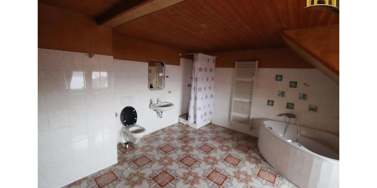 Dachgeschoßwohnung Hettstedt - 4 Zimmer, 120 m&sup2;, 540&euro; | Angebot:24942829